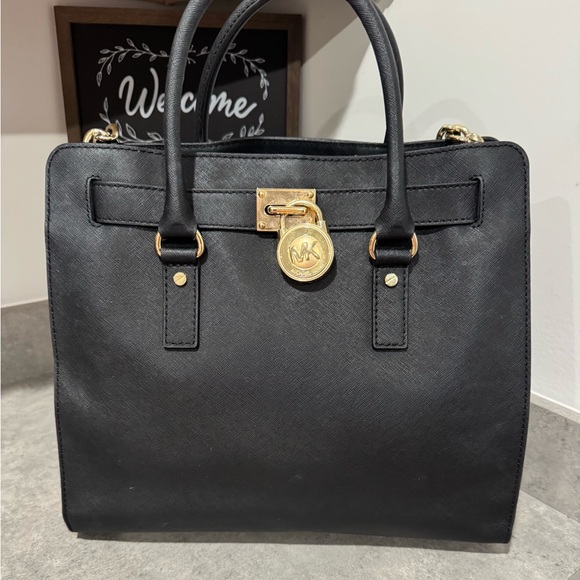 Michael Kors Navy Blue Hamilton in Gently Used Condition! - Picture 1 of 11